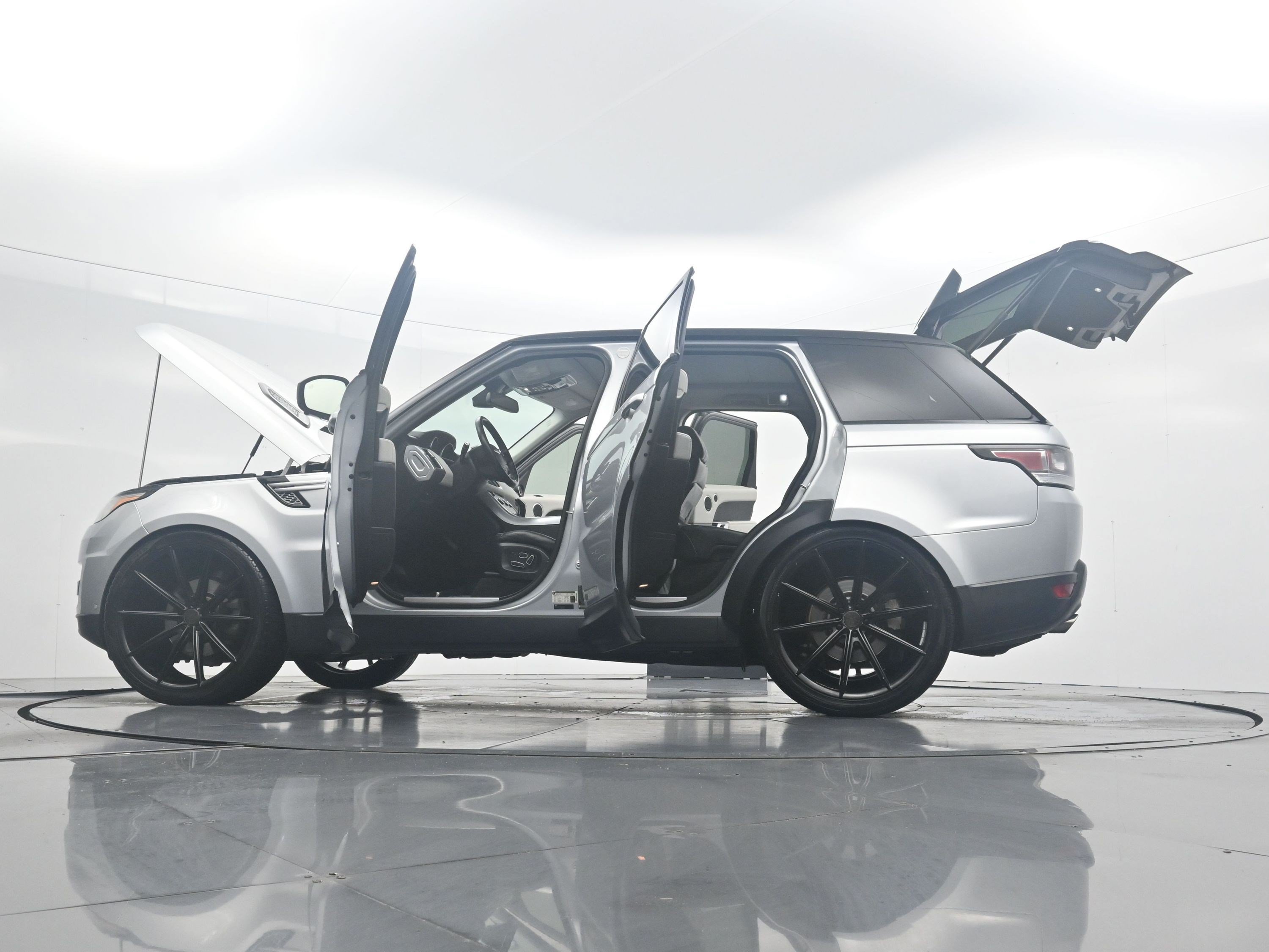Used 2014 Causeway Gray Metallic Land Rover HSE image 39