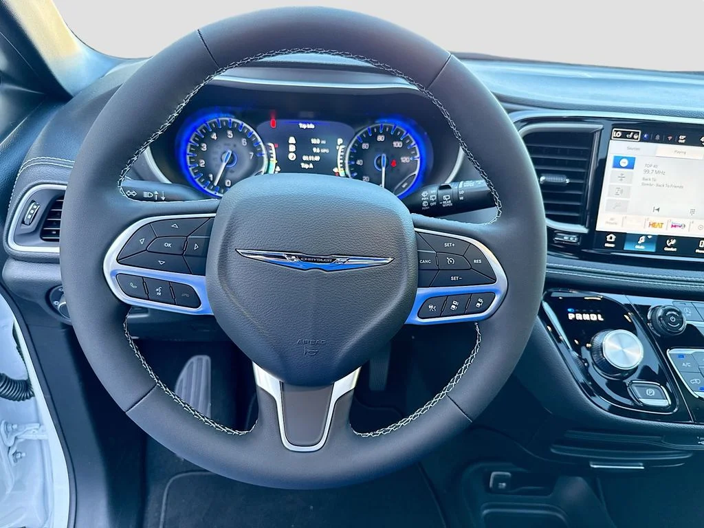 New 2026 Bright White Clearcoat Chrysler Select image 17