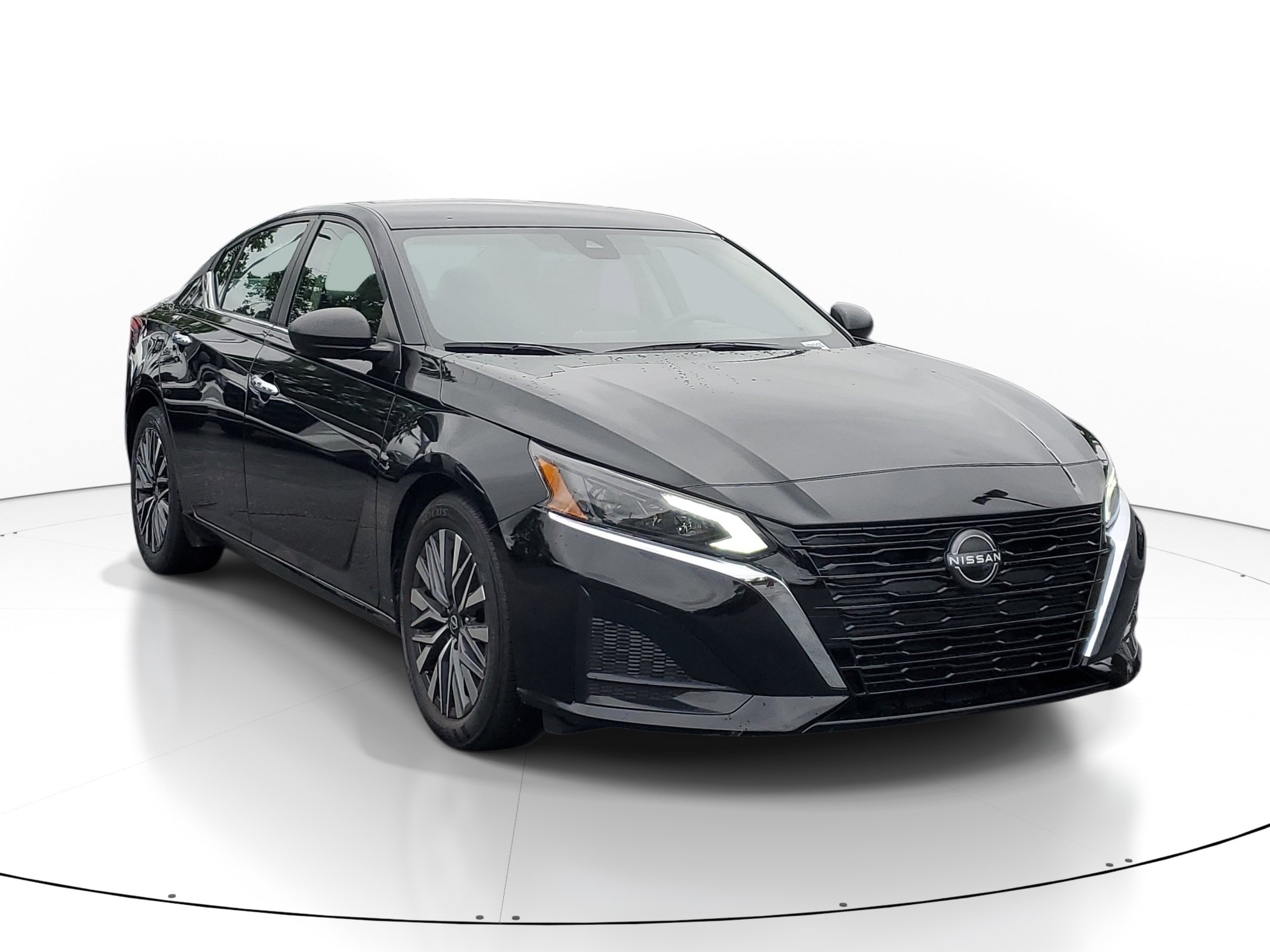 Used 2024 Super Black Nissan 2.5 SV image 1