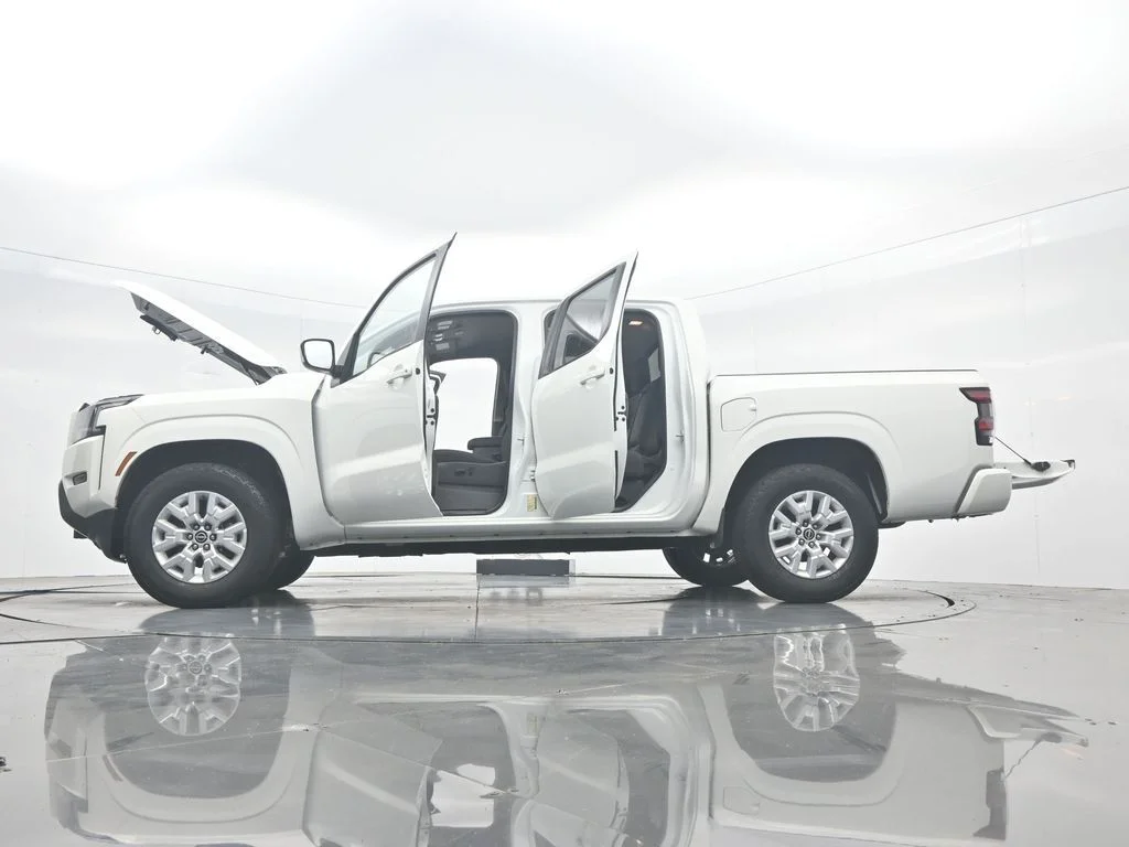 Used 2022 White Nissan SV image 44