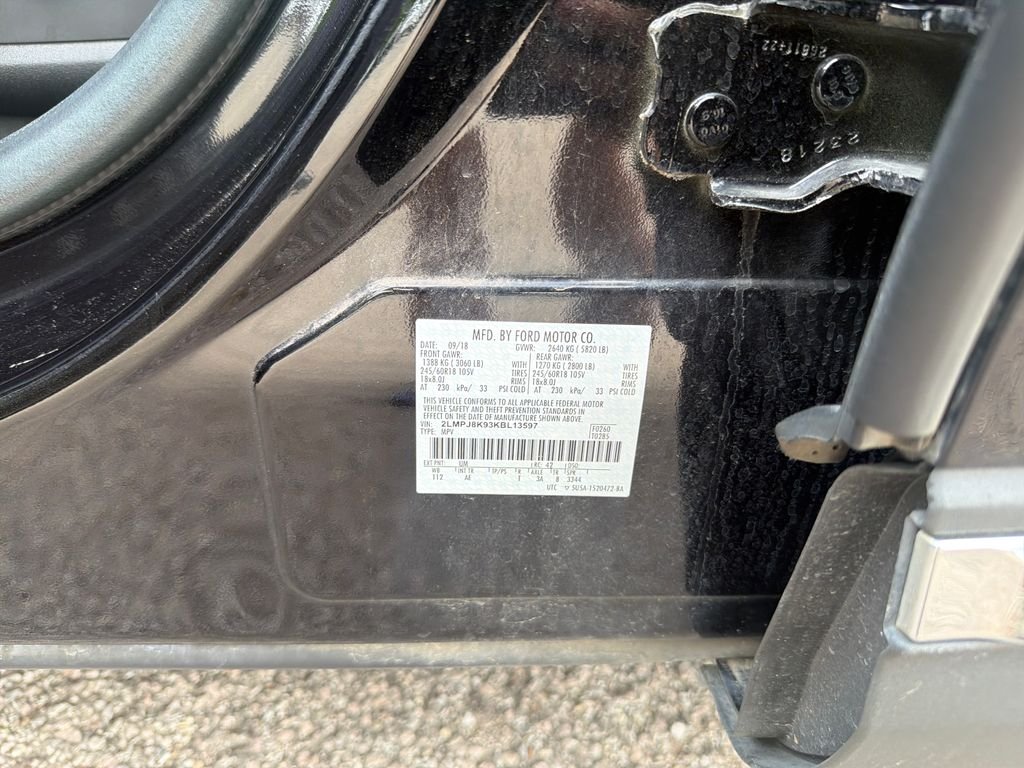 Used 2019 Black Lincoln Select image 24