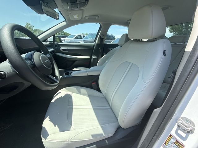 Used 2024 White Hyundai SEL image 11