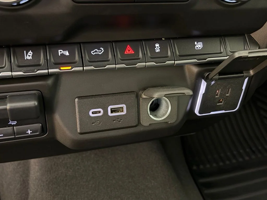Used 2024 White Chevrolet Custom image 28