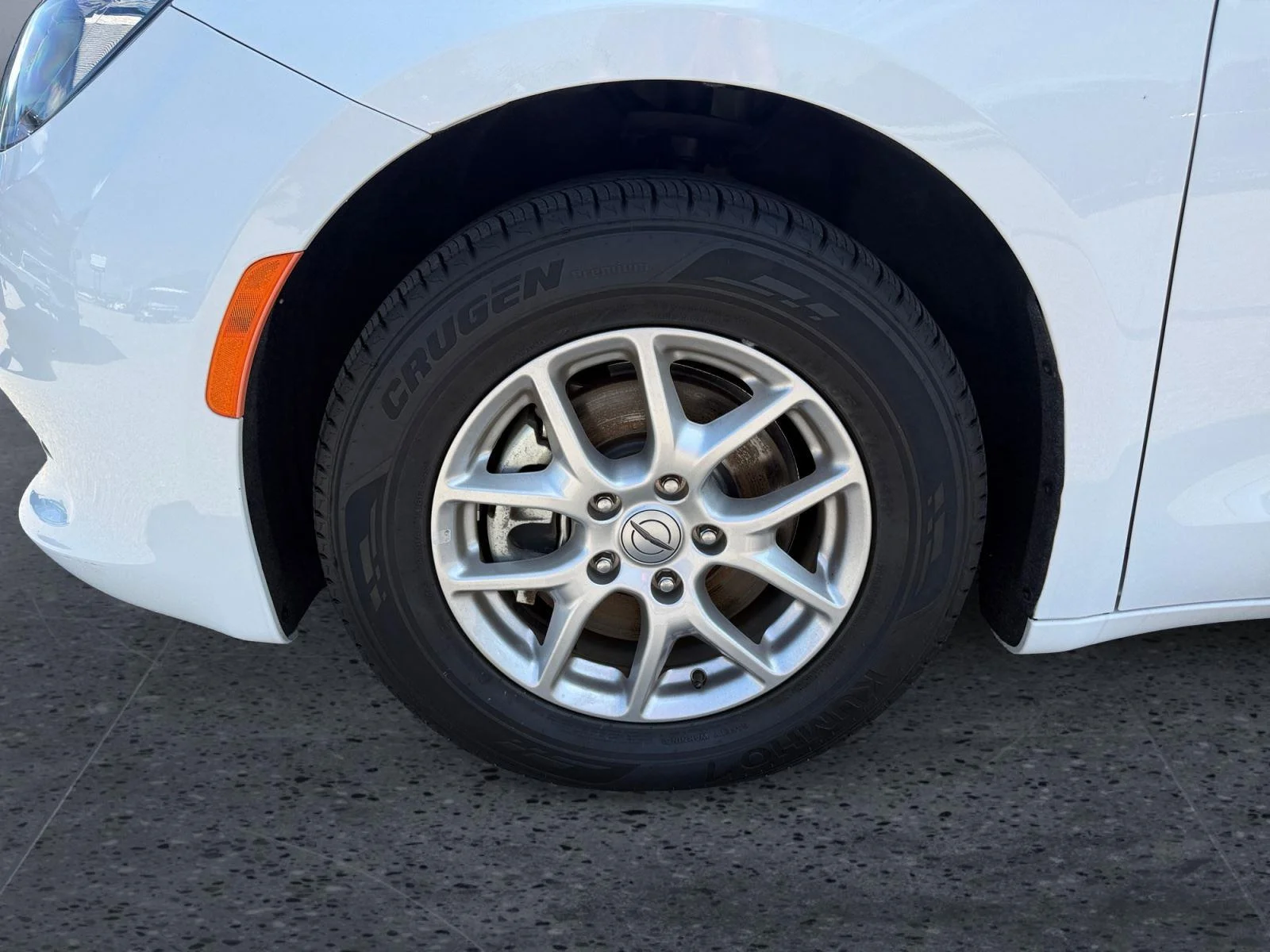 Used 2024 Bright White Clearcoat Chrysler LX image 15