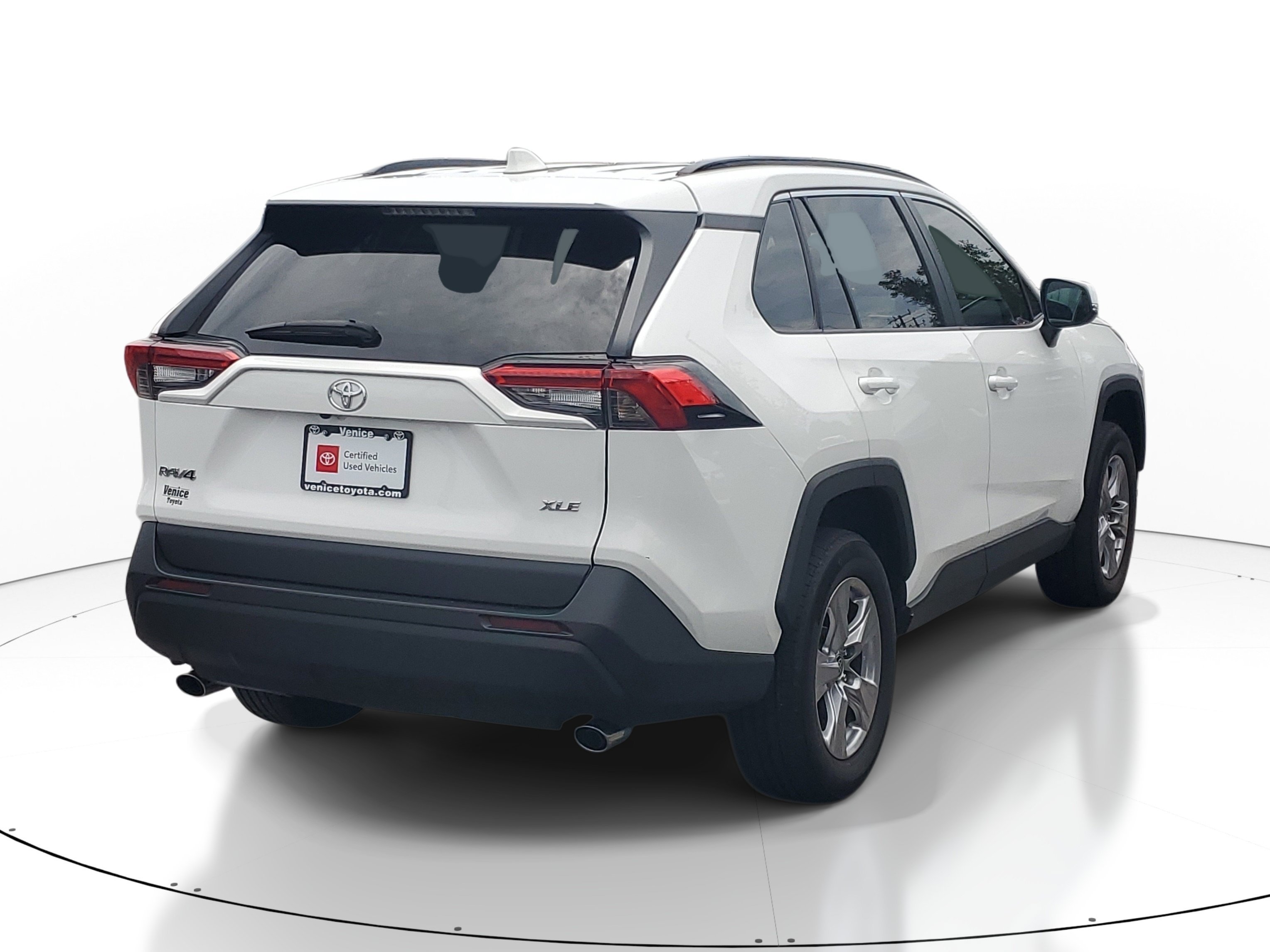Used 2023 Ice Cap Toyota XLE image 5