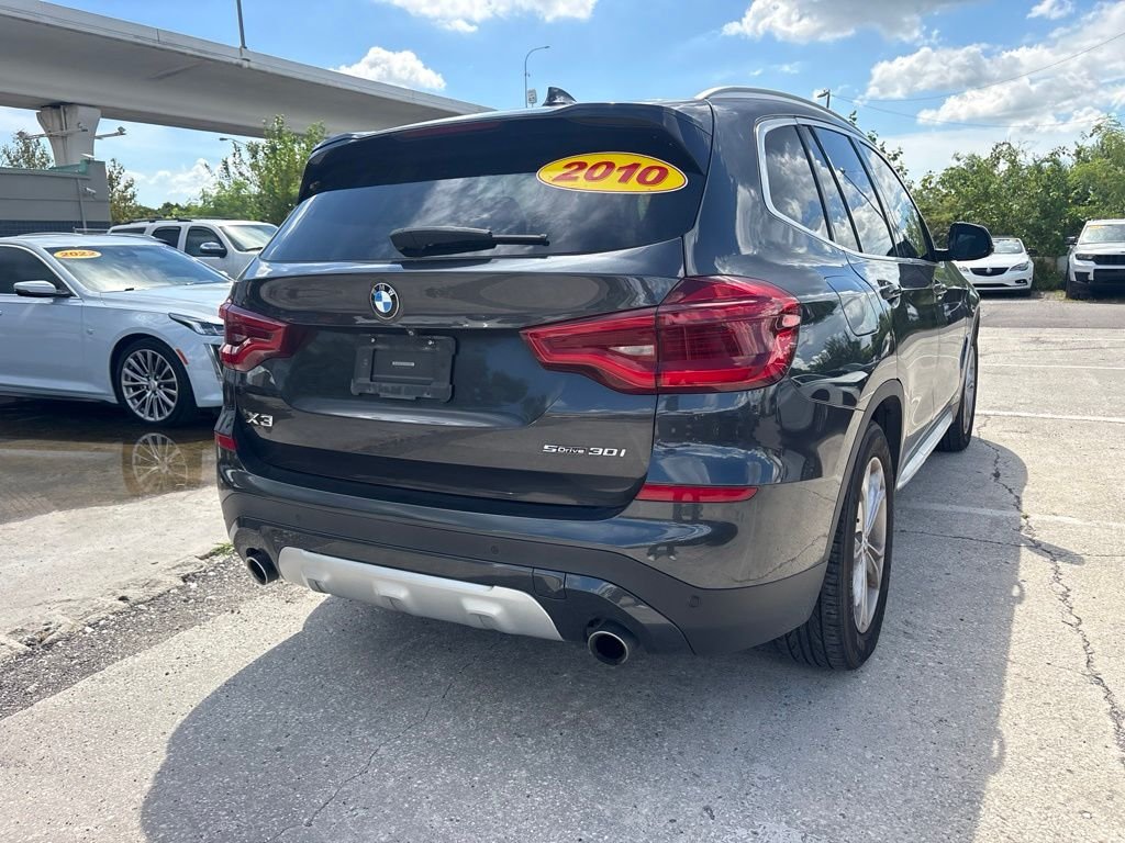 Used 2020 Gray BMW sDrive30i image 3