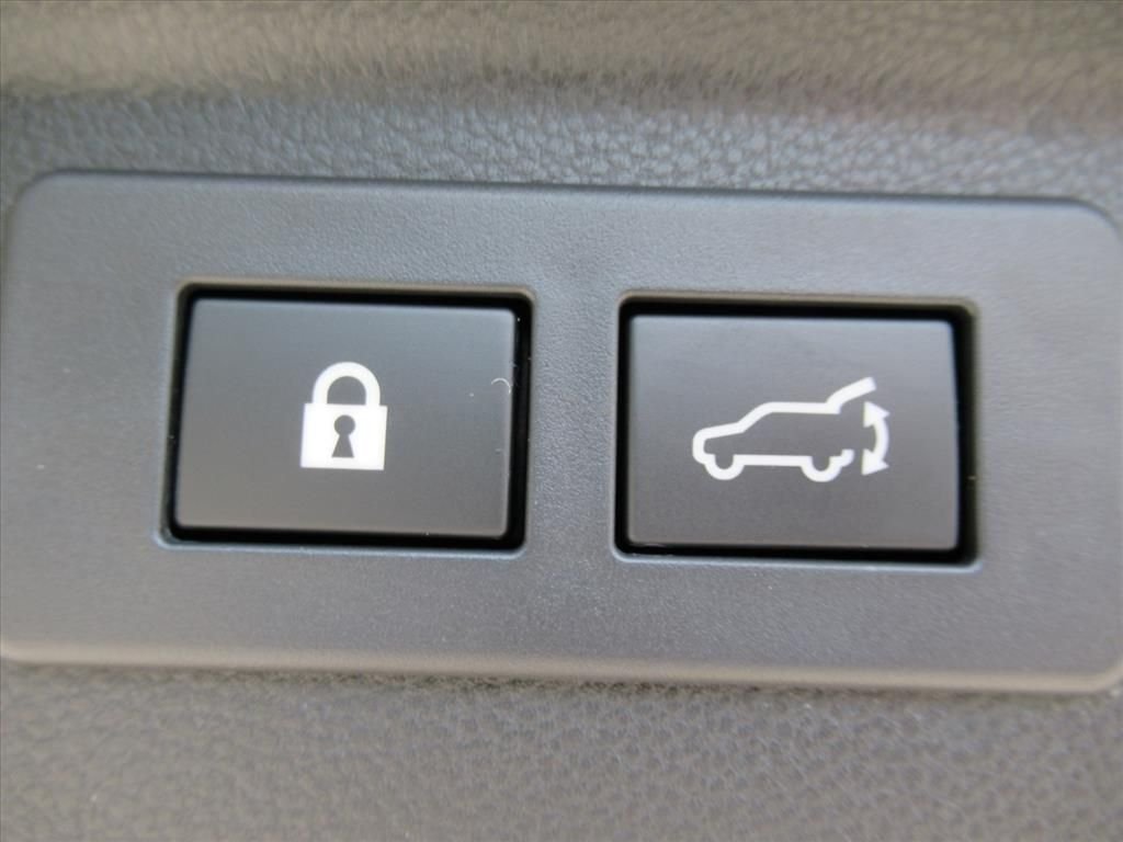 Used 2022 White Subaru Premium image 37
