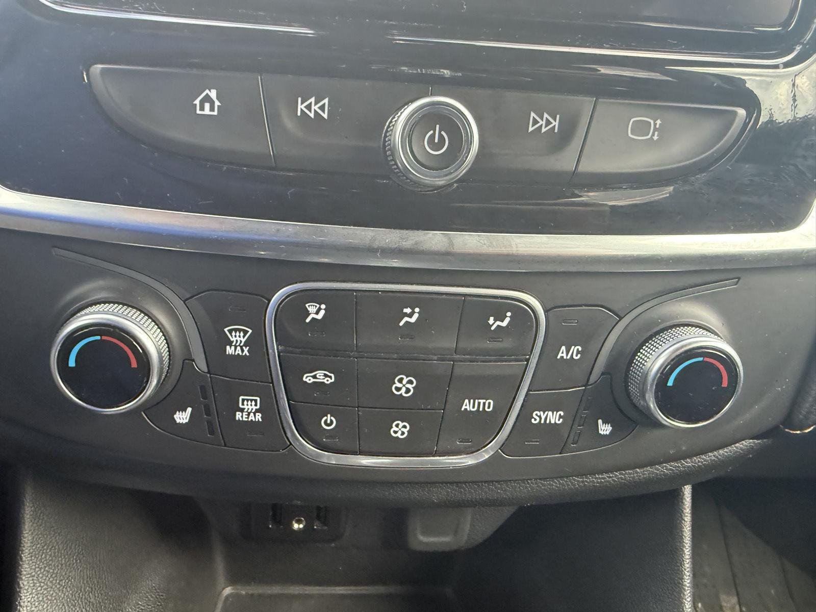 Used 2019 Mosaic Black Metallic Chevrolet LT Cloth image 11