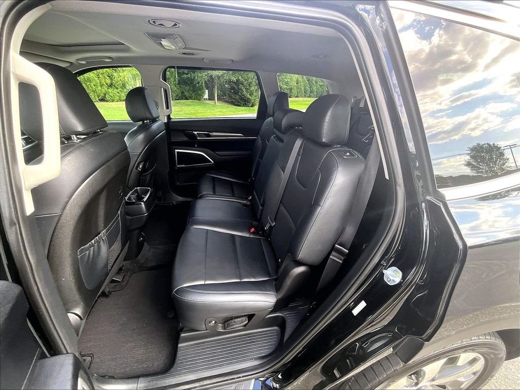 Used 2020 Black Kia S image 15