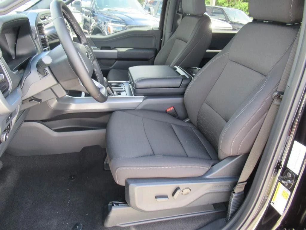 New 2025 Agate Black Metallic Ford XLT image 15