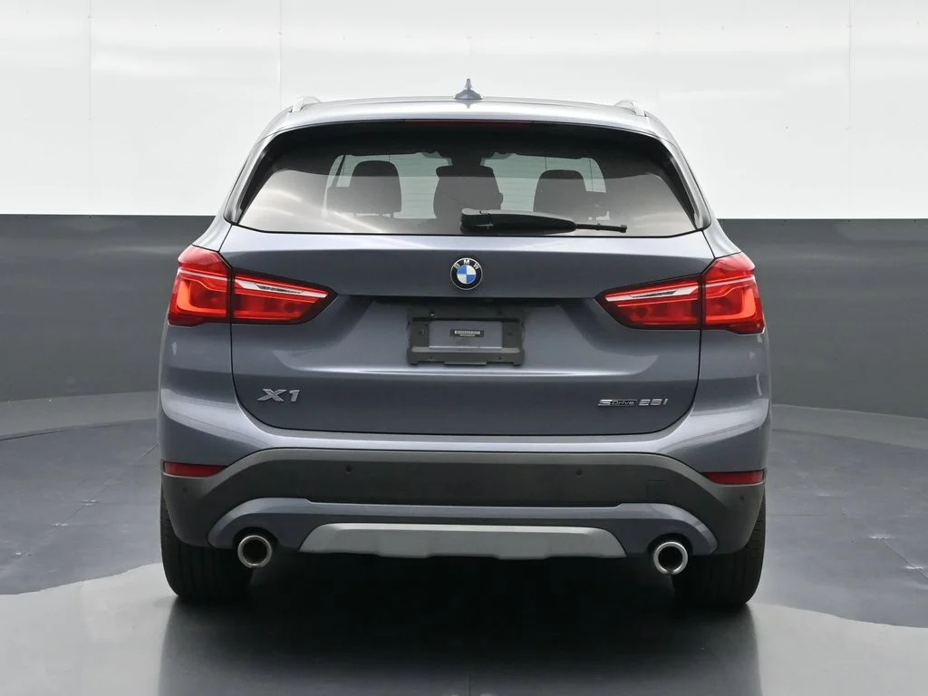 Used 2021  BMW sDrive28i image 7