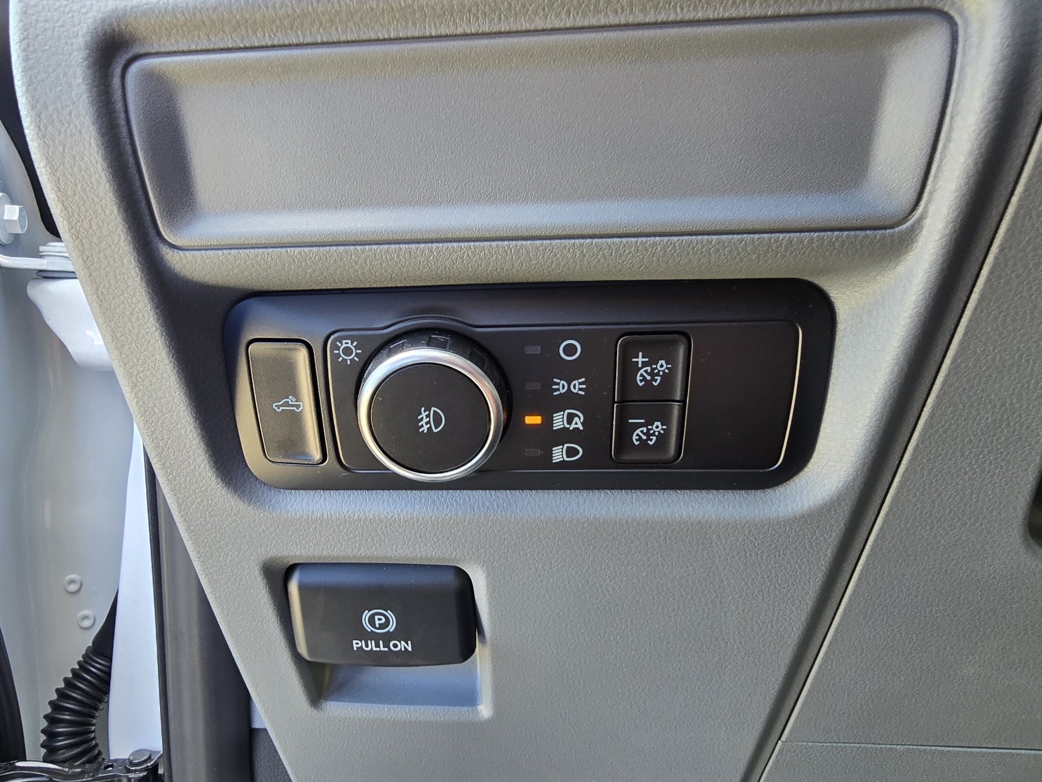 New 2026 Oxford White Ford XLT image 14