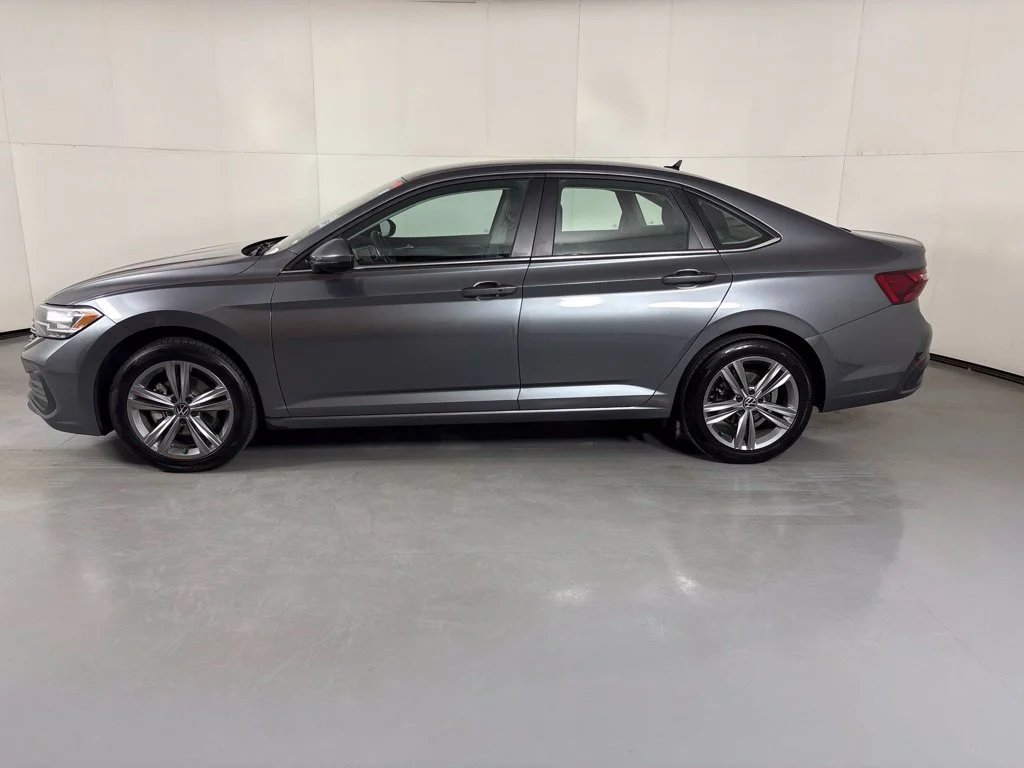 Used 2024 Gray Volkswagen 1.5T SE image 5