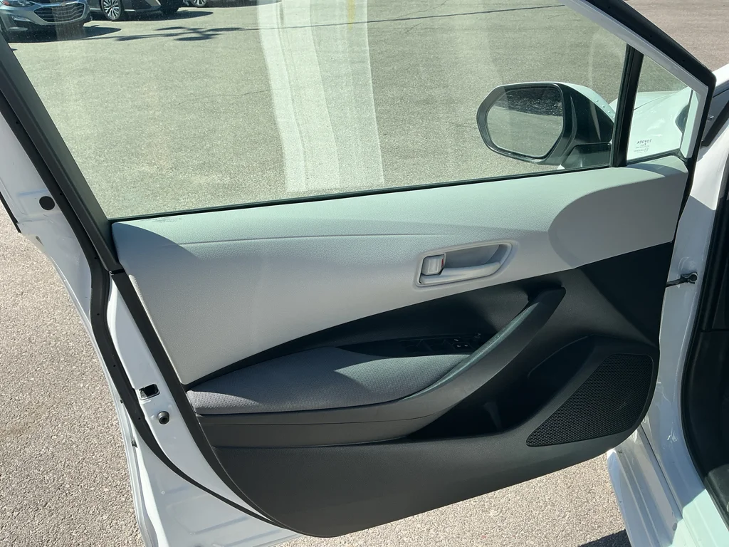 Used 2023 Ice Cap Toyota LE image 9