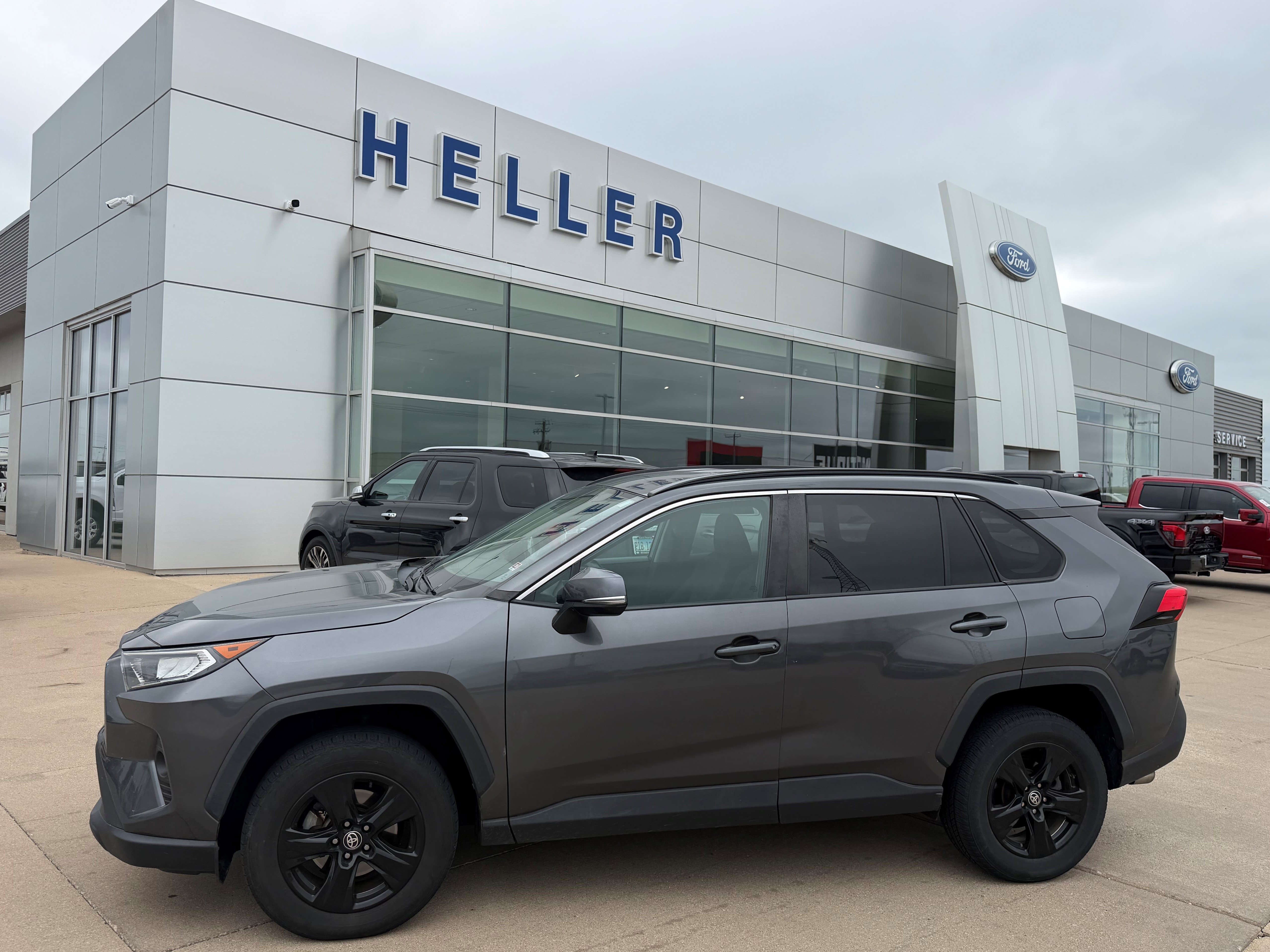 Used 2021 Magnetic Gray Metallic Toyota XLE image 3