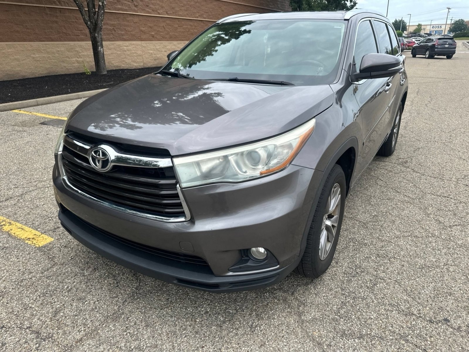 Used 2015 Predawn Gray Mica Toyota XLE image 4