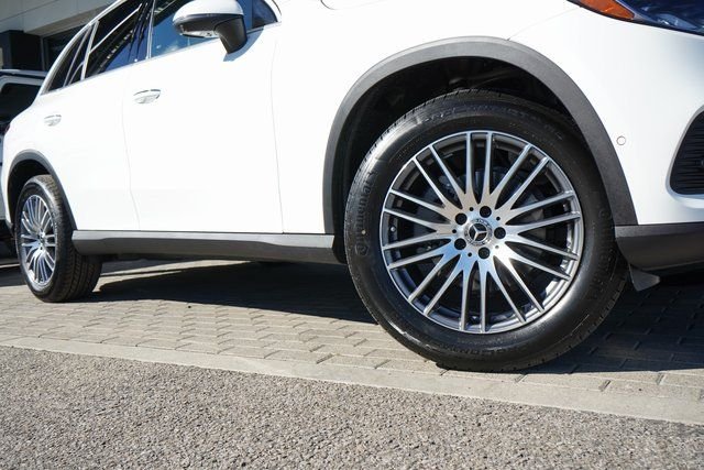 New 2026 Polar White Mercedes-Benz GLC 300 image 11