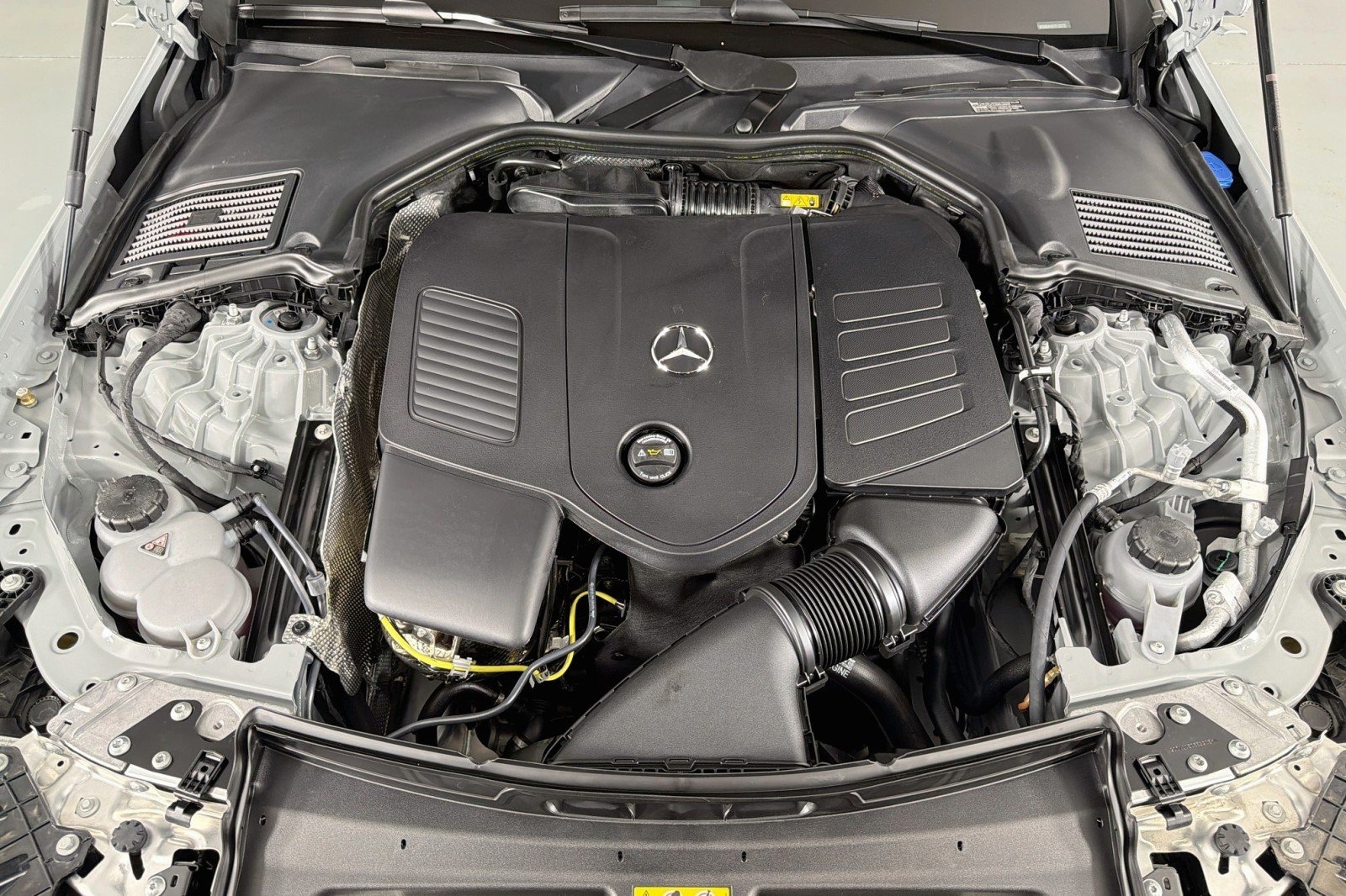 New 2026 MANUFAKTUR Alpine Grey Metallic Mercedes-Benz CLE 300 4MATIC® Coupe image 10