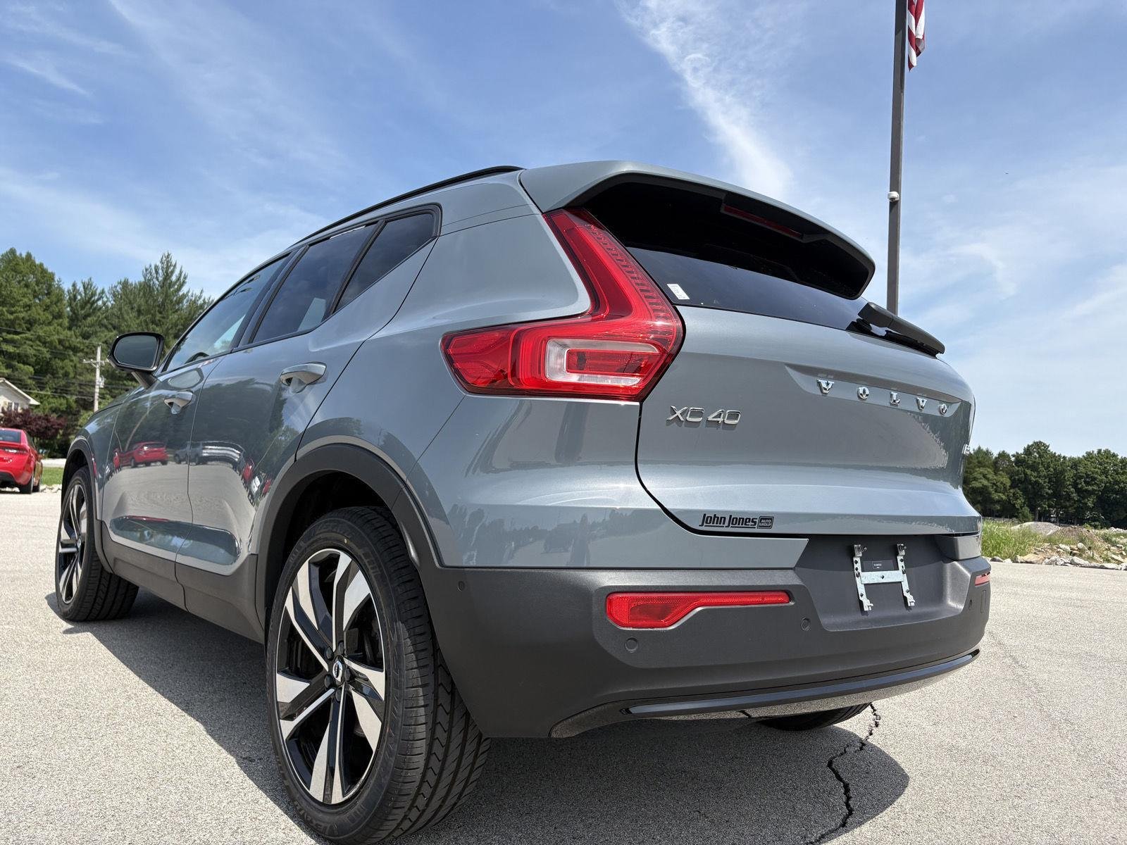 Used 2023 Thunder Grey Metallic Volvo Plus Dark Theme image 20