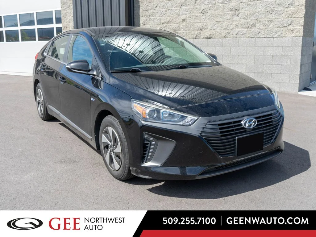 Used 2017 Black Hyundai SEL image 1