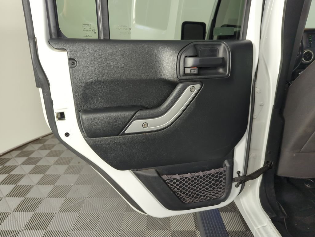 Used 2018 White Jeep Unlimited Sahara image 25