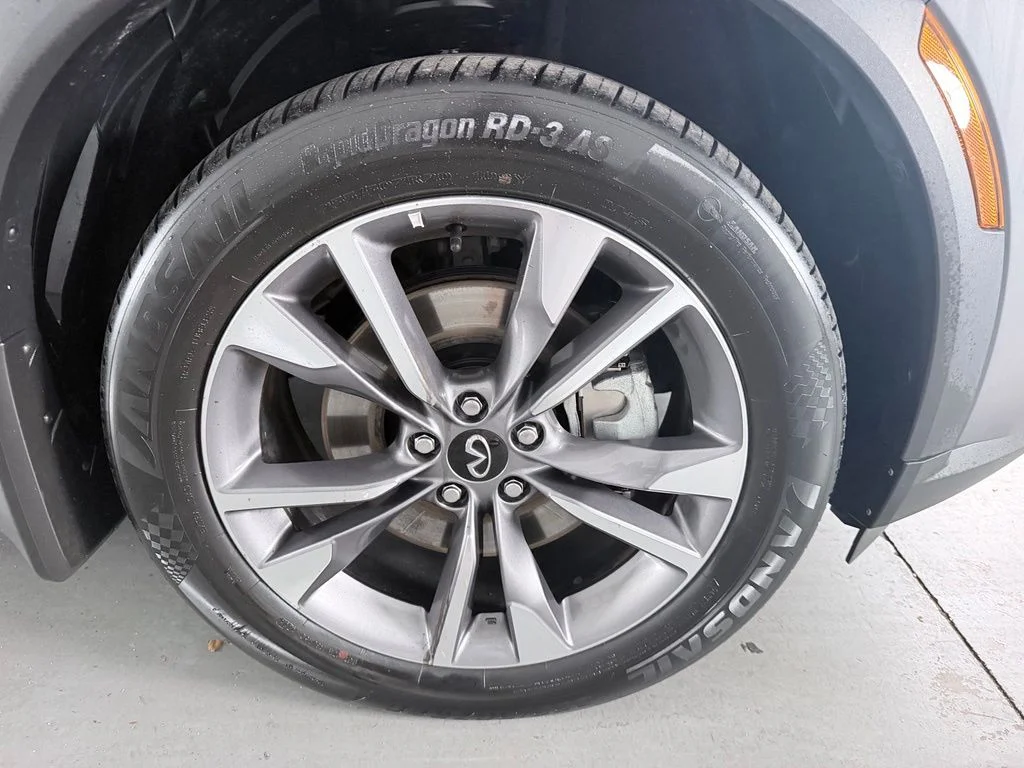 Used 2024 Gray INFINITI LUXE image 5