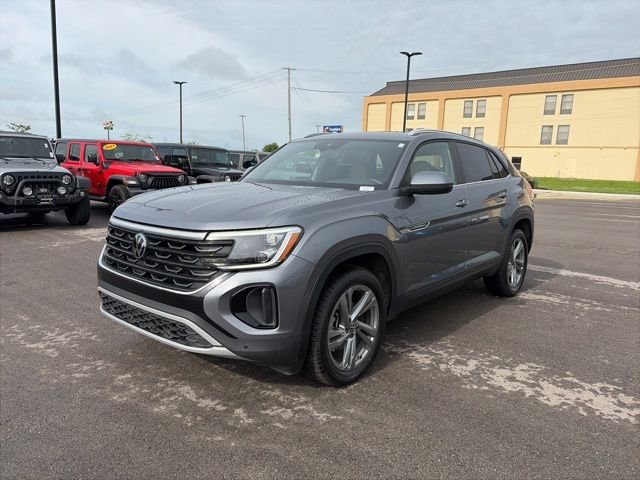 2024 Volkswagen Atlas Cross Sport 2.0T SE w/Tech 4MOTION's photo