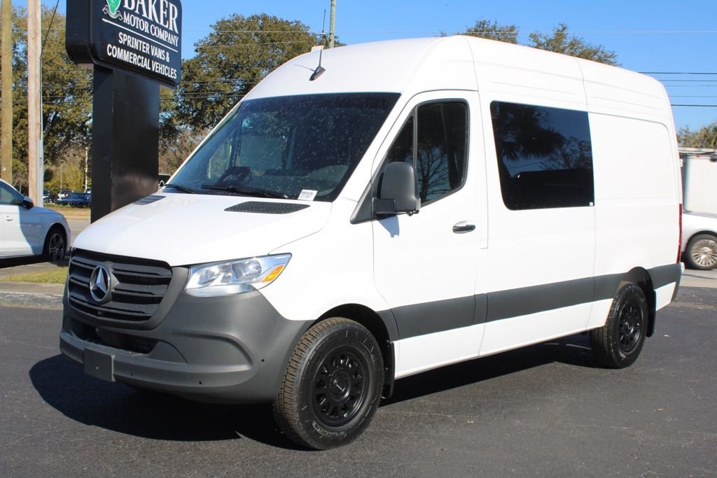 New 2026 Arctic+White Mercedes-Benz Crew 144 WB image 3