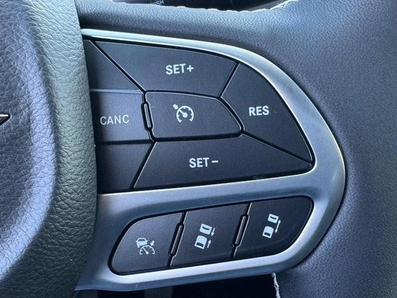 2026 Chrysler Pacifica Select - Photo 14