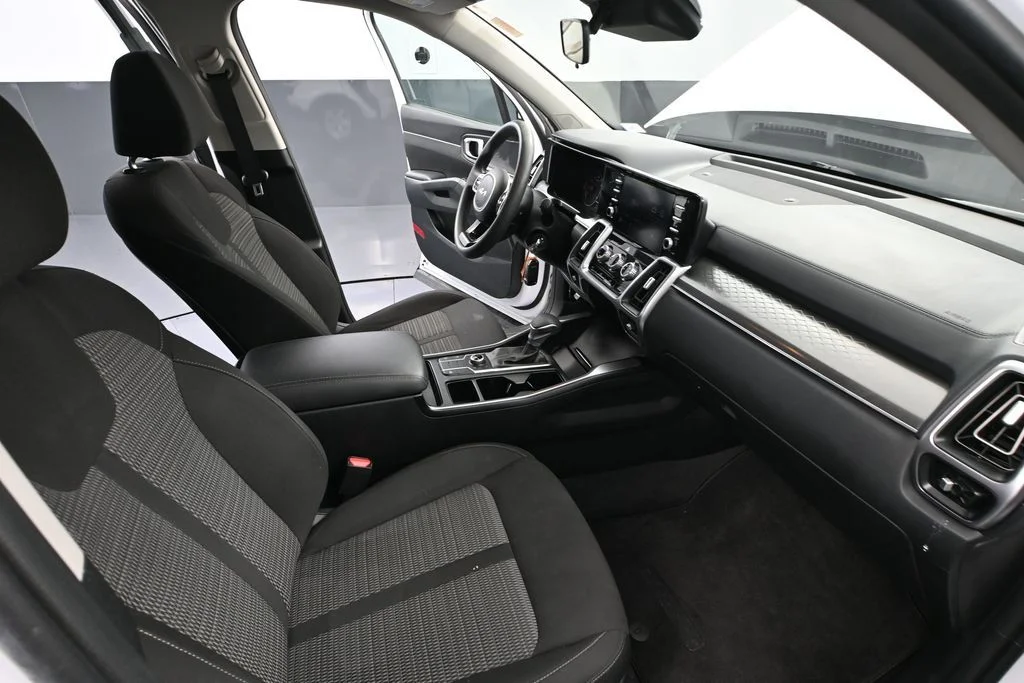 2023 Kia Sorento LX - Photo 48