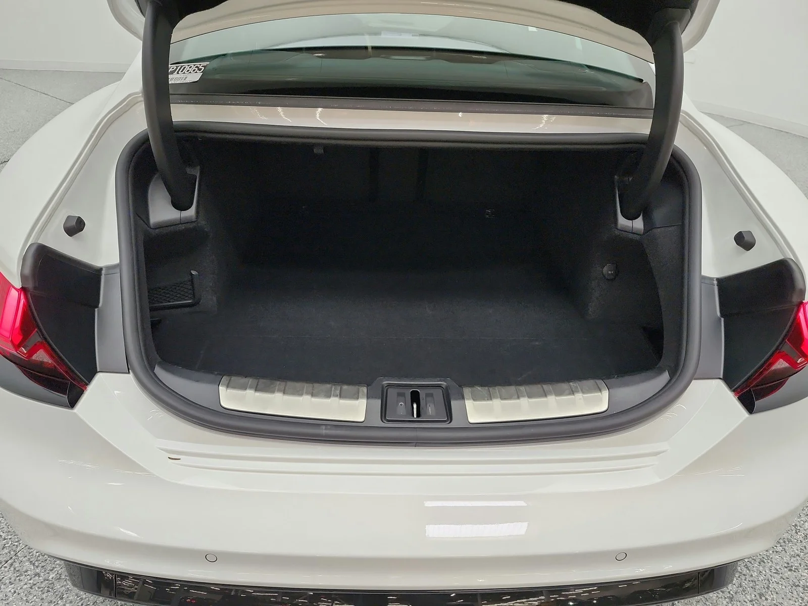 Used 2023 Ibis White Audi Premium Plus quattro image 19