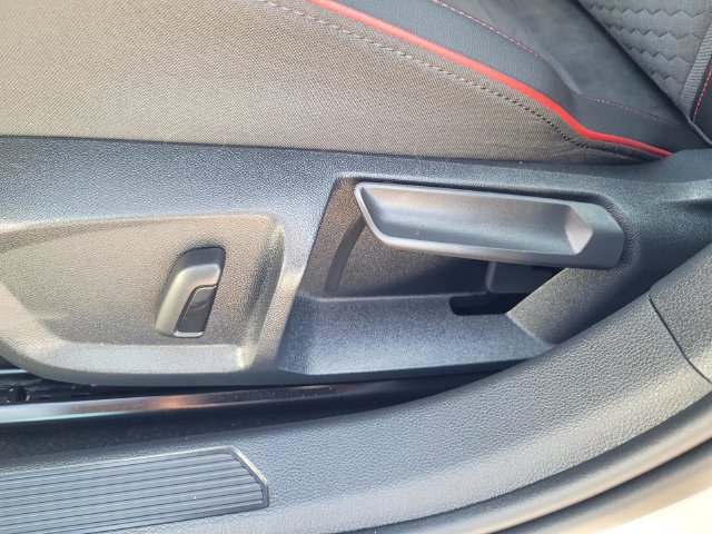 Used 2026  Volkswagen SE image 11