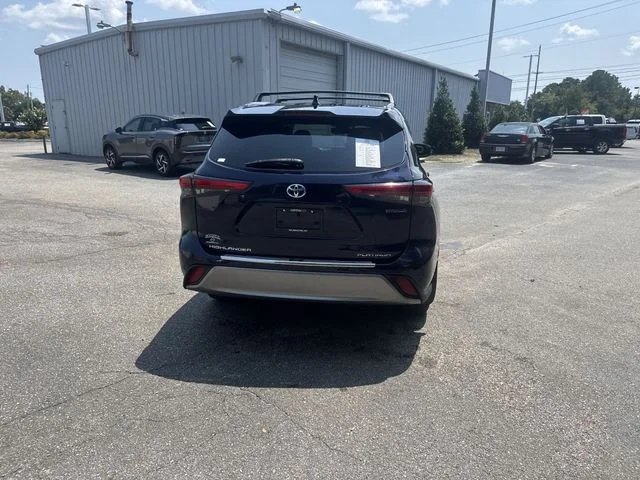 Used 2022  Toyota Platinum image 6
