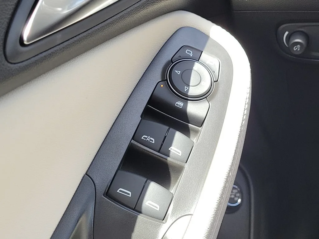 New 2026 Summit White Buick Preferred image 19