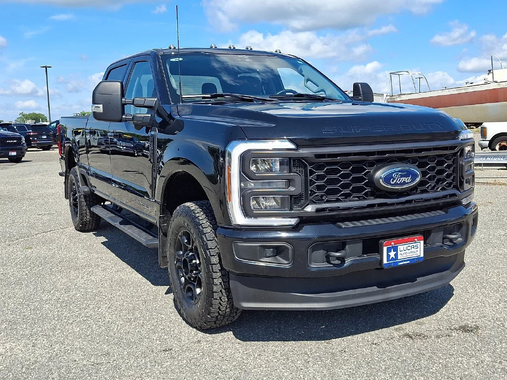 Used 2023  Ford XL image 2