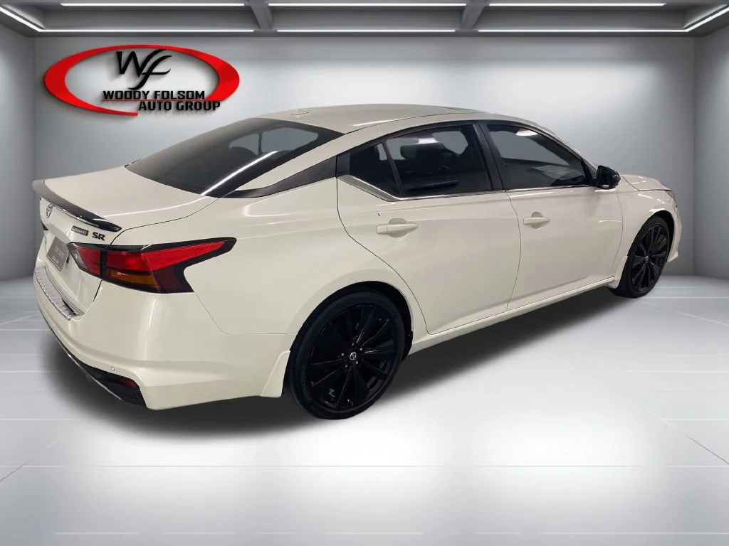 Used 2022 Pearl White Trico Nissan 2.5 SR image 6