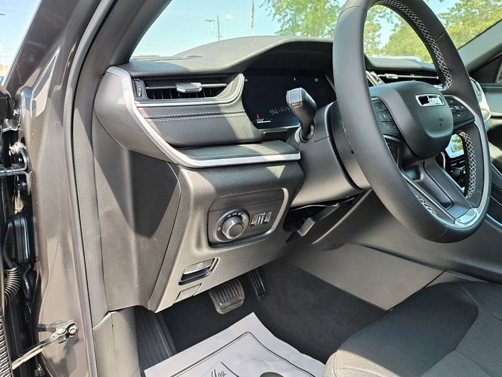 New 2026 Baltic Gray Metallic Clear-Coat Exterior Paint Jeep Laredo image 19