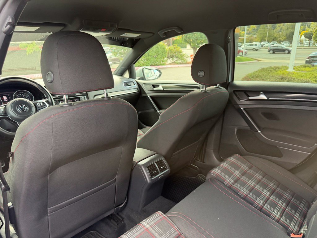 Used 2015  Volkswagen 2.0T S image 31