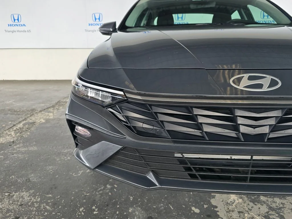 Used 2025  Hyundai SE image 36