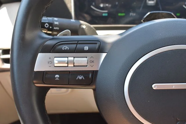 Used 2025 Gray Hyundai SEL Convenience image 21