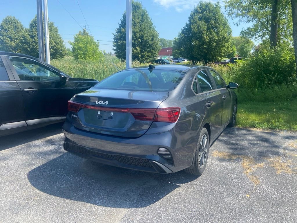 Used 2023 Gravity Gray Kia LXS image 5