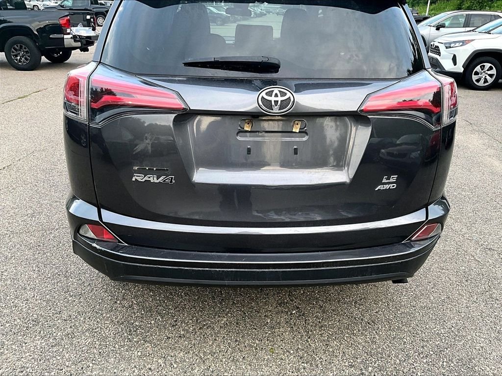 Used 2018 Gray Toyota LE image 10