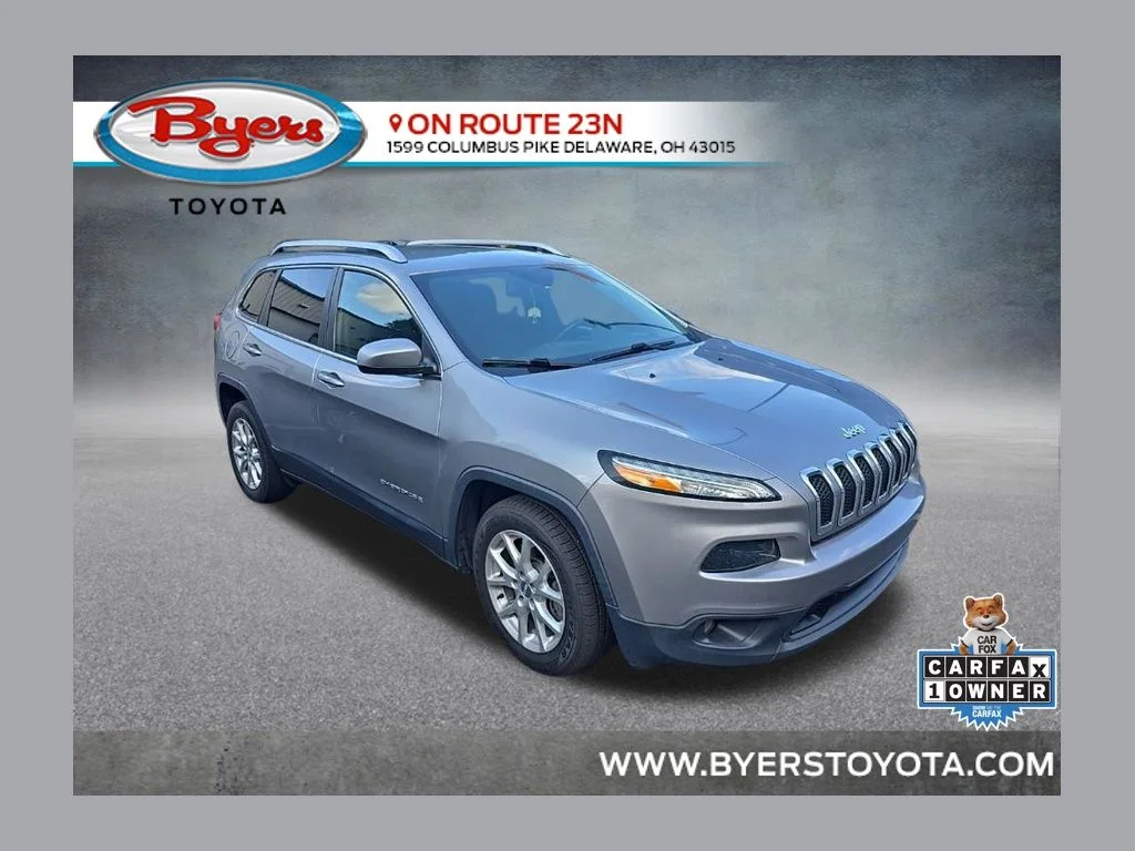 Used 2017 Silver Jeep Latitude image 1
