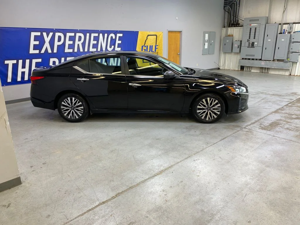 Used 2025 Black Nissan 2.5 SV image 8