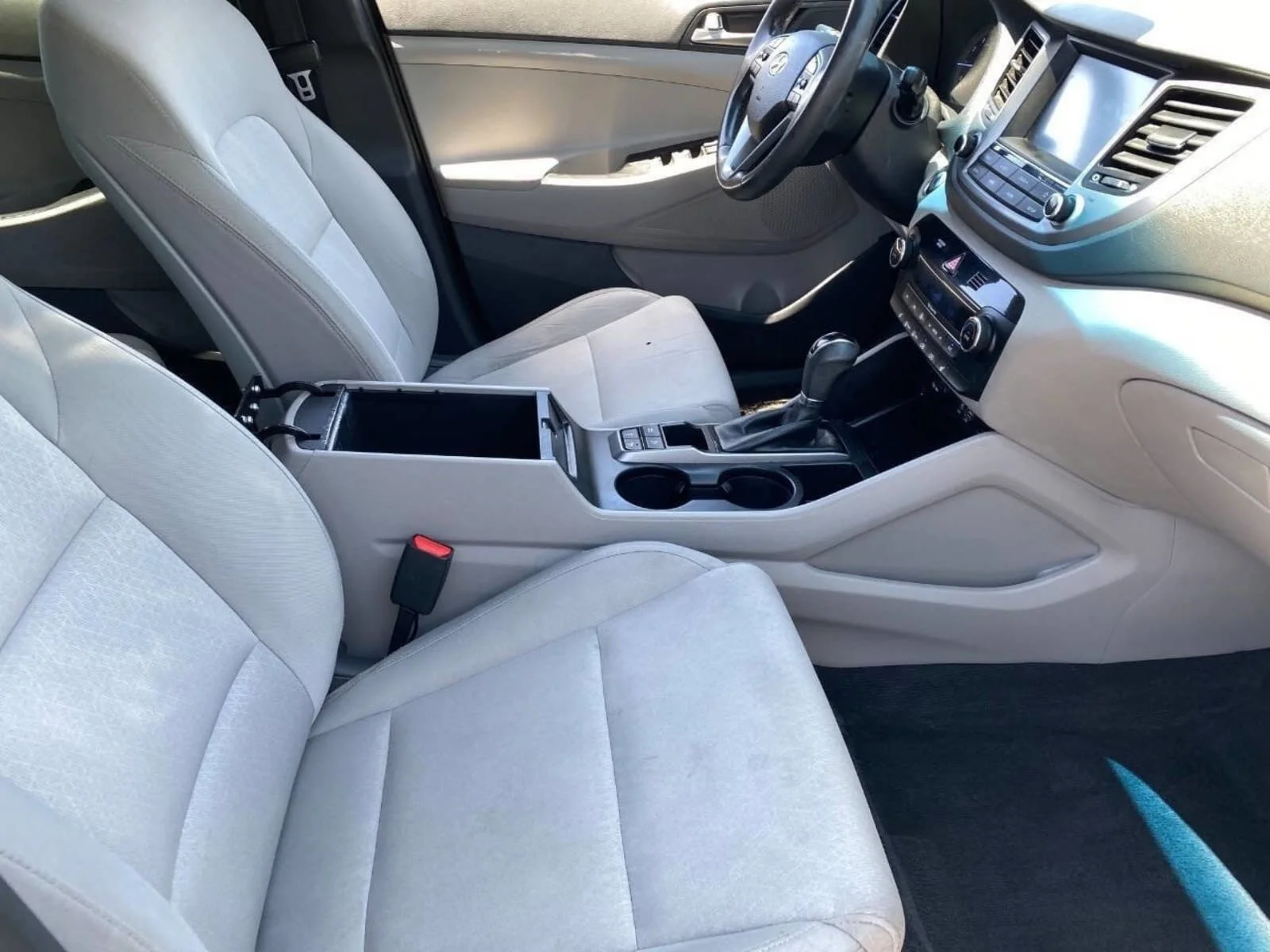 Used 2018 Molten Silver Hyundai Value image 18