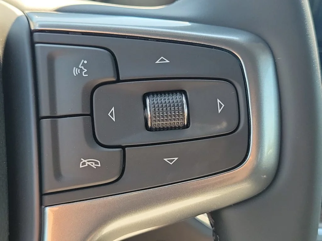 New 2026 Summit White Chevrolet LT (2FL) image 13