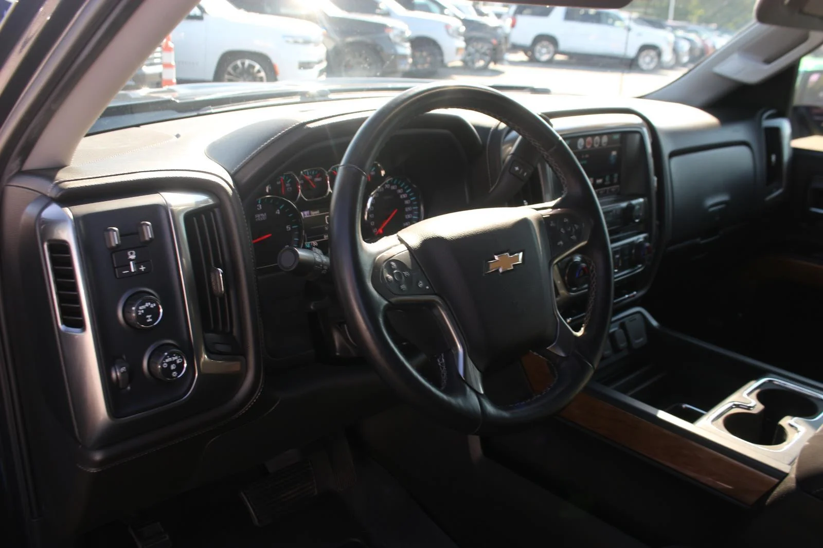 Used 2018 GRAPHITE METALLIC Chevrolet LTZ image 17