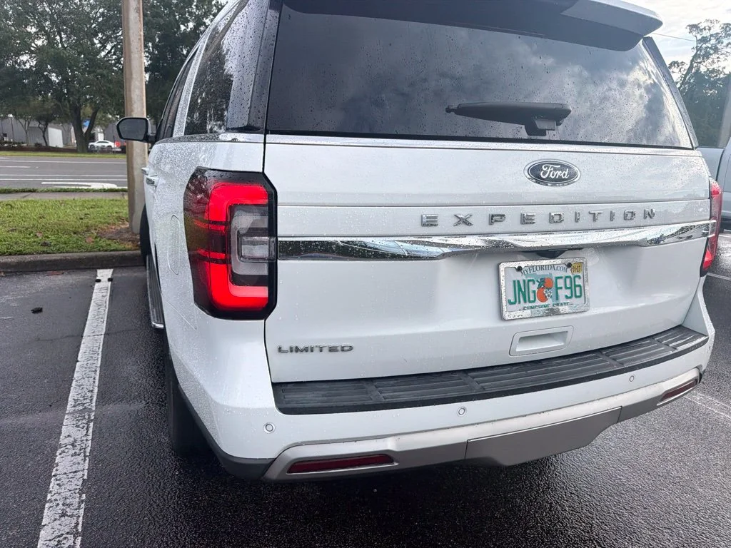 Used 2022 White Ford Limited image 18