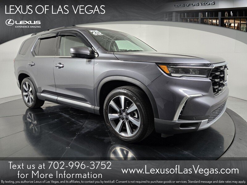 2025 Honda Pilot Touring AWD's photo