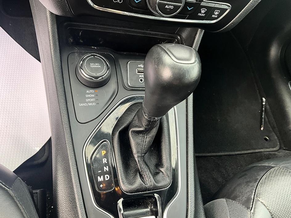 Used 2019 Gray Jeep Limited image 24